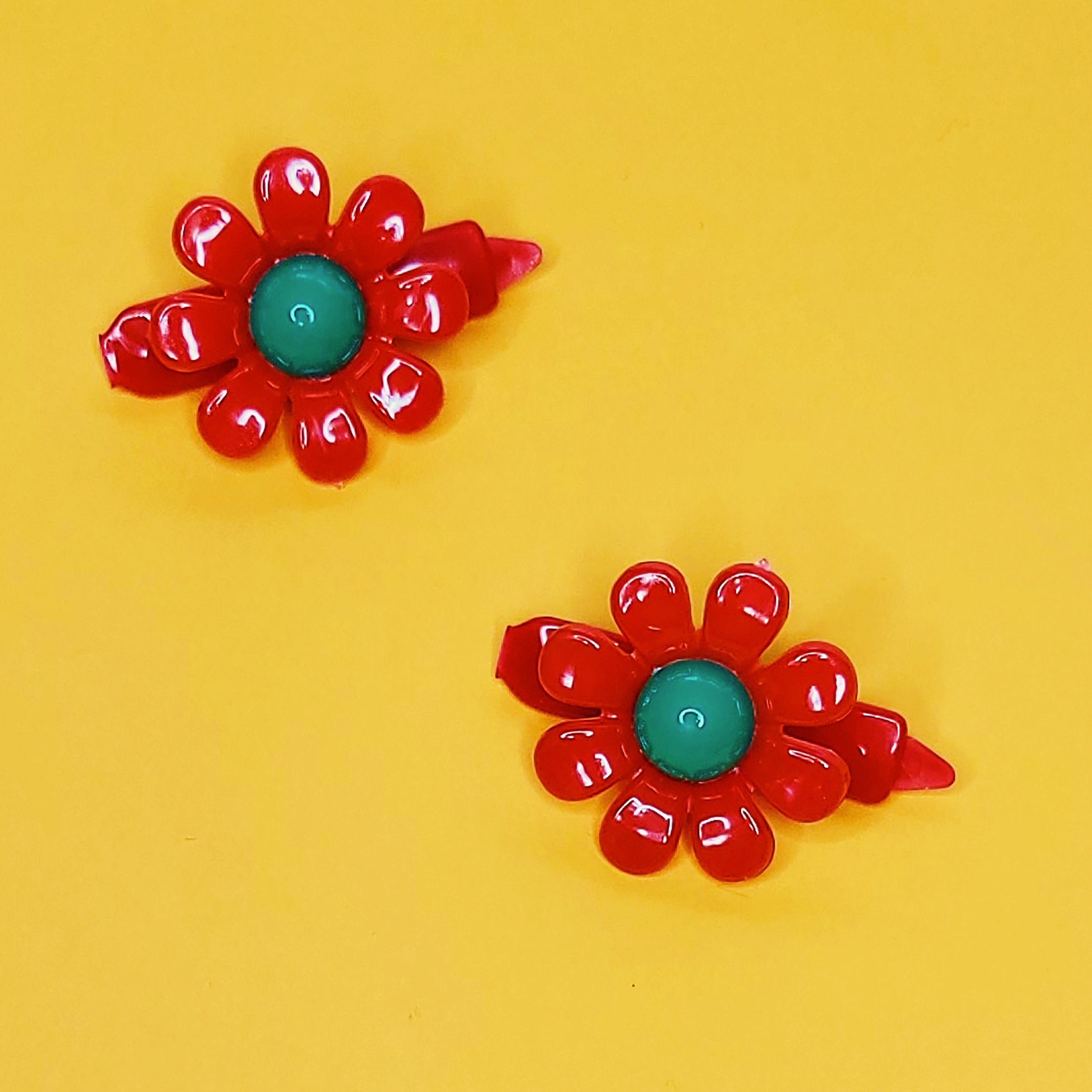 VINTAGE FLOWER BARRETTES - RED/GREEN