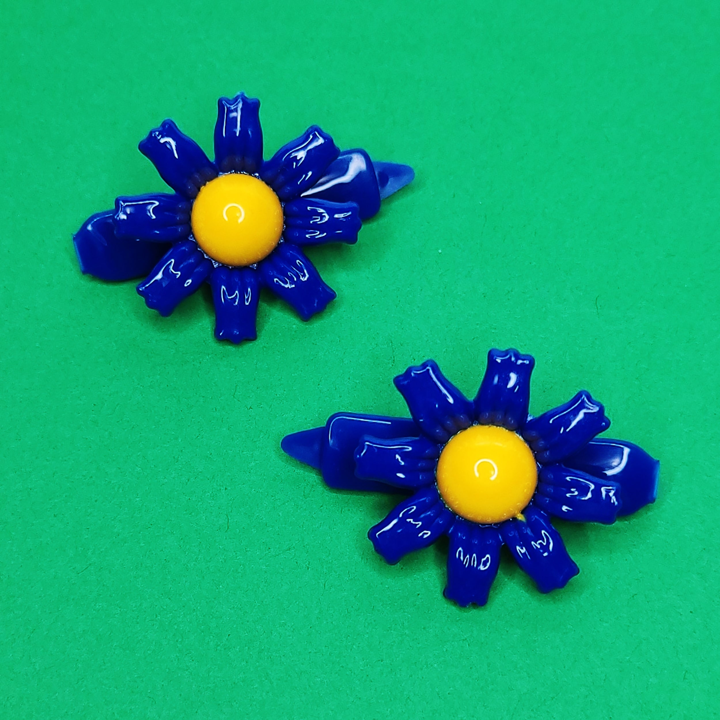 VINTAGE FLOWER BARRETTES - BLUE/YELLOW