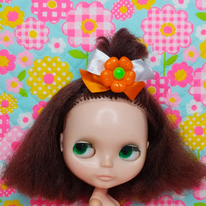 VINTAGE FLOWER & BOW HAIR CLIP — ORANGE/GREEN